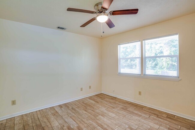 Building Photo - 266 S Villas Ct