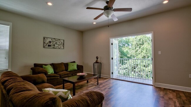 Building Photo - 1864 Belle Vue Way