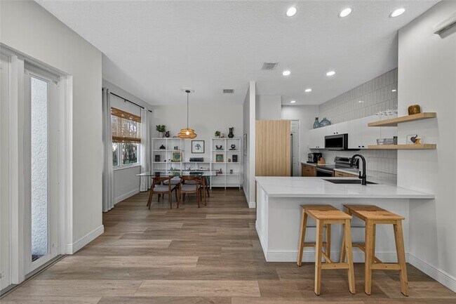 Building Photo - 15 NE 20th Ave