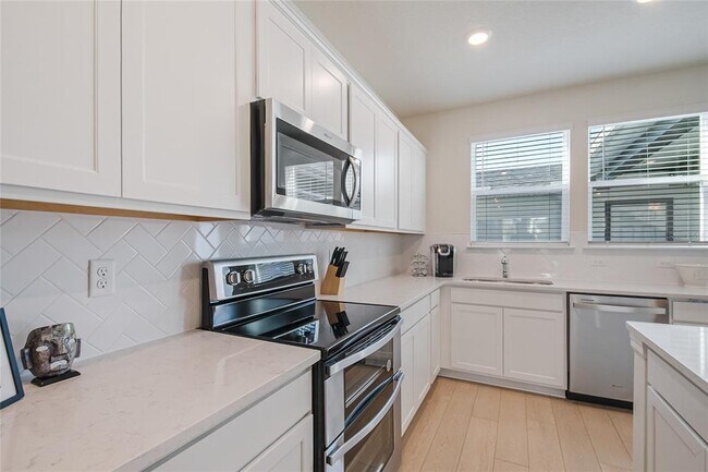 Building Photo - 6938 Reverie Pk Ave