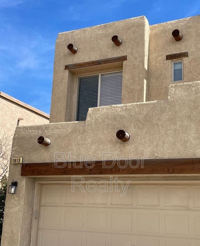 Building Photo - 1813 Cortina