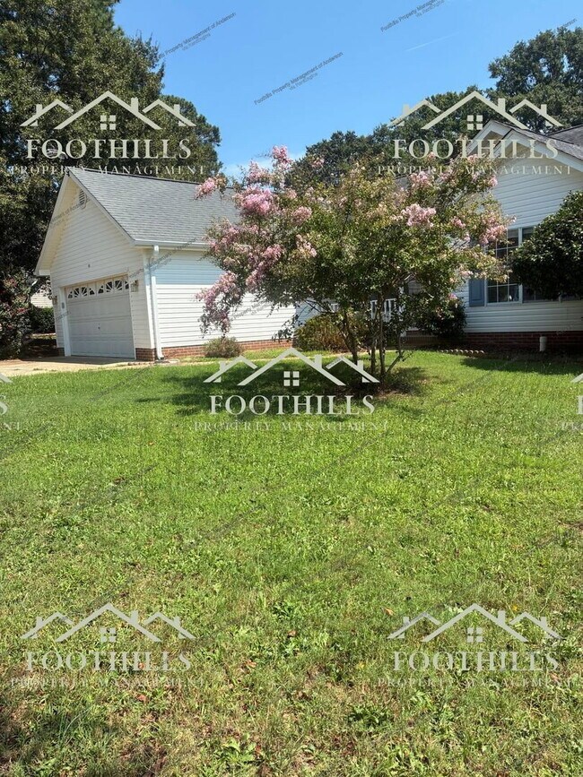 Building Photo - 1003 Ravenswood Dr