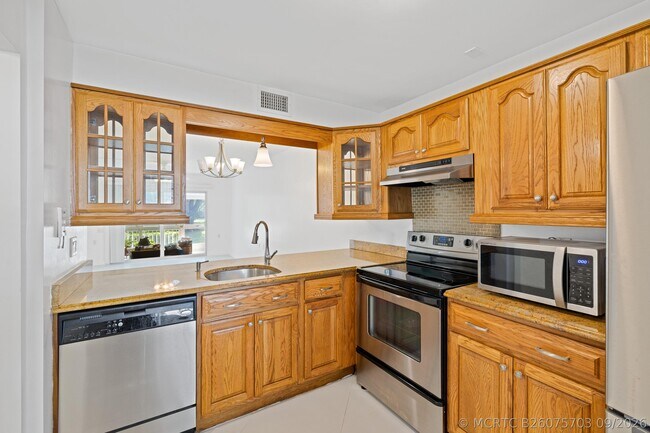 Building Photo - 1105 Bahama Bend