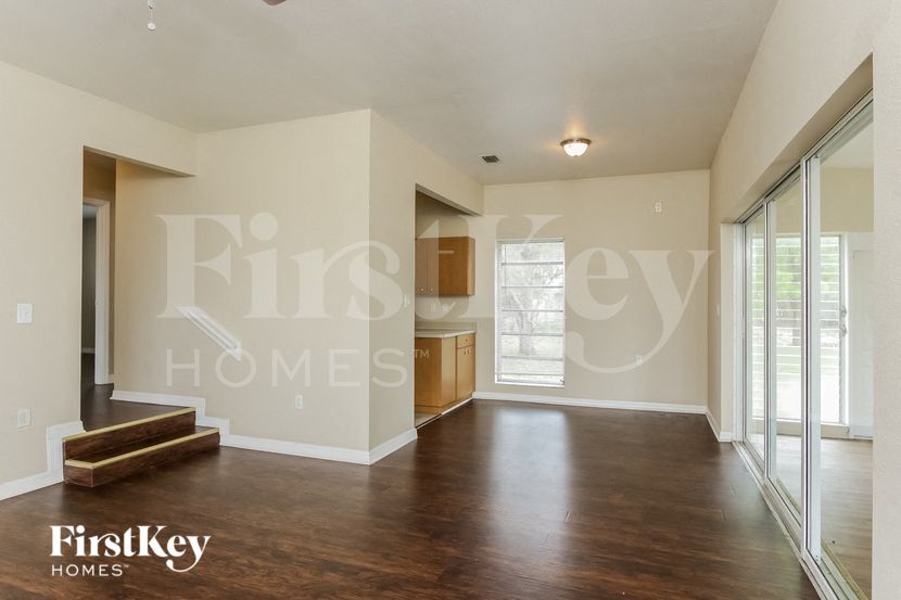 Building Photo - 22363 Catherine Ave