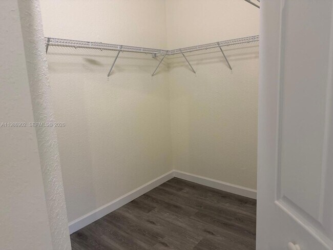 Building Photo - 144 NE 37th Terrace