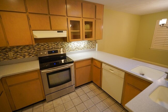 Building Photo - 4424 Stratfordshire Ct