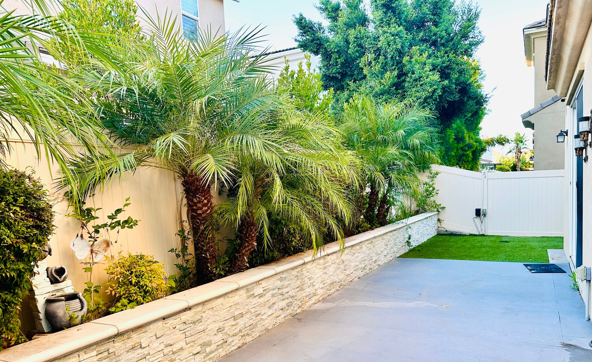 Building Photo - 15770 Myrtlewood Ave