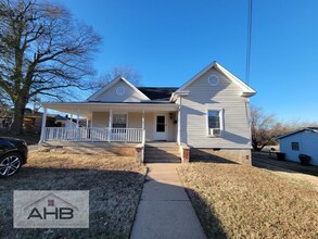 Building Photo - 633 Tucker St
