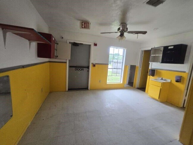 Building Photo - 830 Stonyridge St