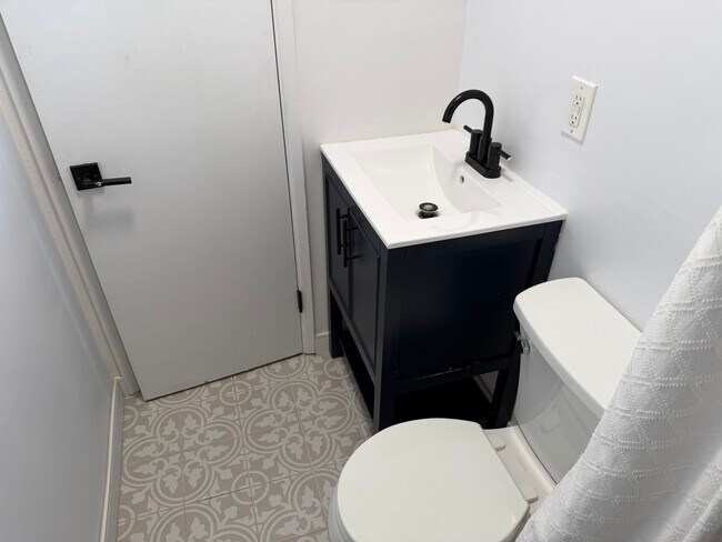 Building Photo - 409 N Park Ave