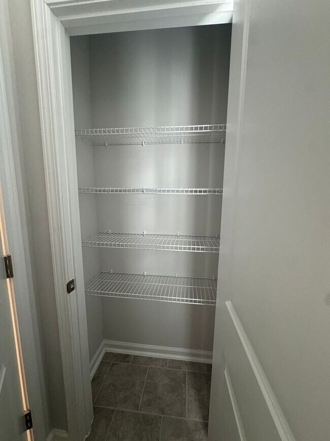 Building Photo - Beautiful & Spacious Home for Rent