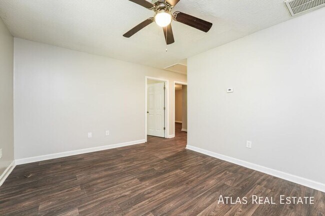 Building Photo - 322 Lexington Heights