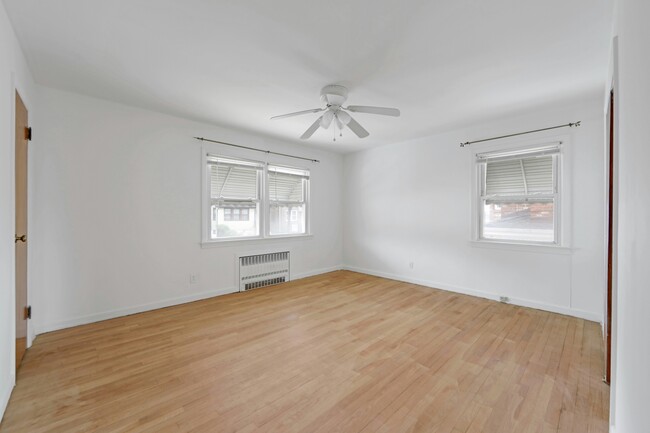 Building Photo - 271 7th St