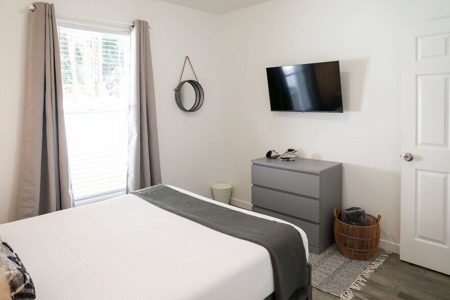 Building Photo - 1333 S Madison Ave