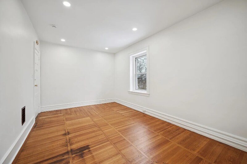 Building Photo - 236 Harvey St