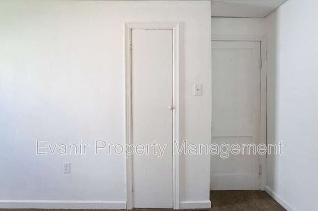 Building Photo - 509 E 3rd St