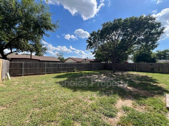 Building Photo - 709 Fair Meadows Dr