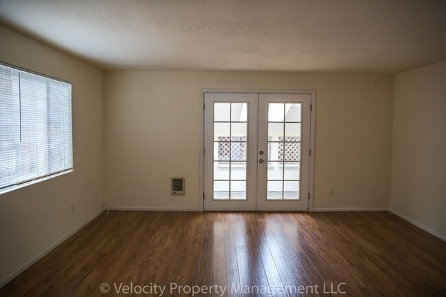 Building Photo - Single Level Home in Bend!