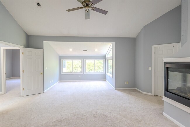 Building Photo - 445 Captain Eames Cir