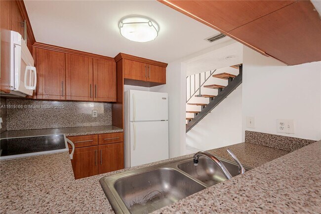 Building Photo - 1082 W 79th St