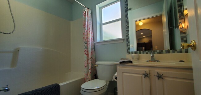 Building Photo - 284 W Silverthorn Ln