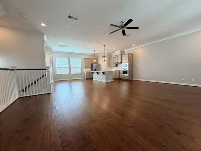 Building Photo - 2018 Royal Landing Dr