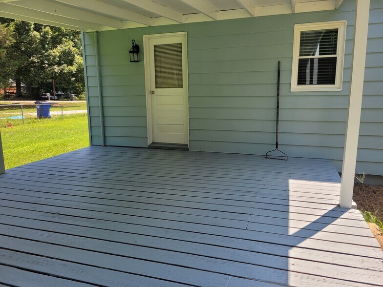 Building Photo - 21612 Hudson St