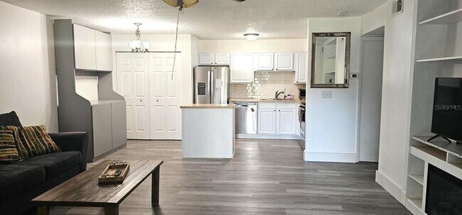 Building Photo - 320 Forestway Cir