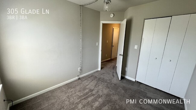 Building Photo - 3 Bed / 2.5 Bath Townhouse (Available 4/10...