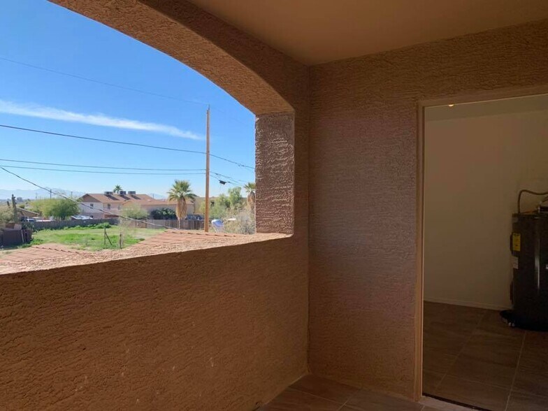 Building Photo - 10402 N 9th Ave