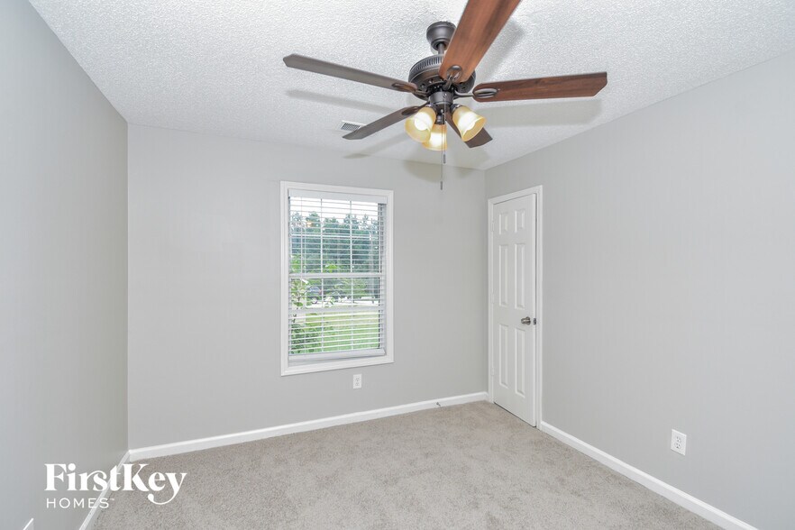 Building Photo - 41 Country Village Dr