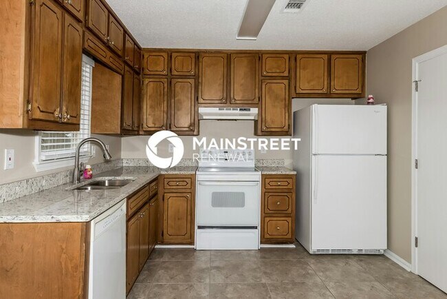 Building Photo - 3 Bedroom Pet-Friendly Home in Stockbridge, GA with Main Street Renewal