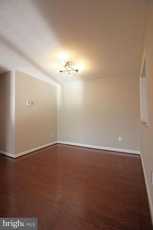 Building Photo - 10182 Oakton Terrace Rd