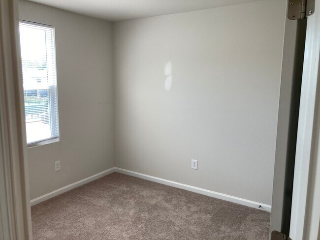 Building Photo - 565 Hampton Townes Dr