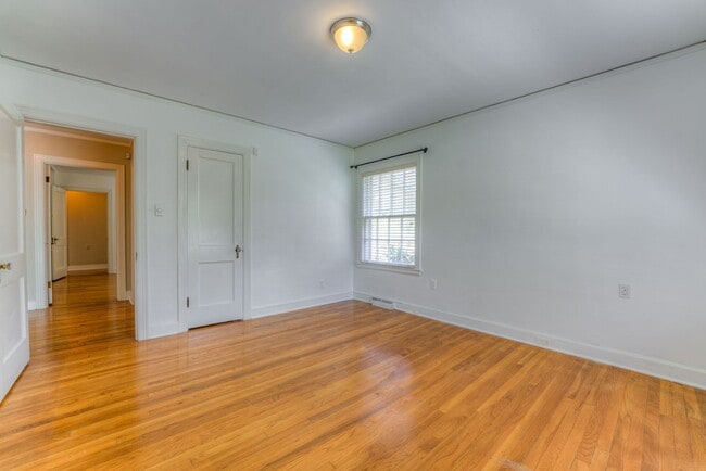 Building Photo - Beautiful 3 bed/3 full baths PLUS flex spa...
