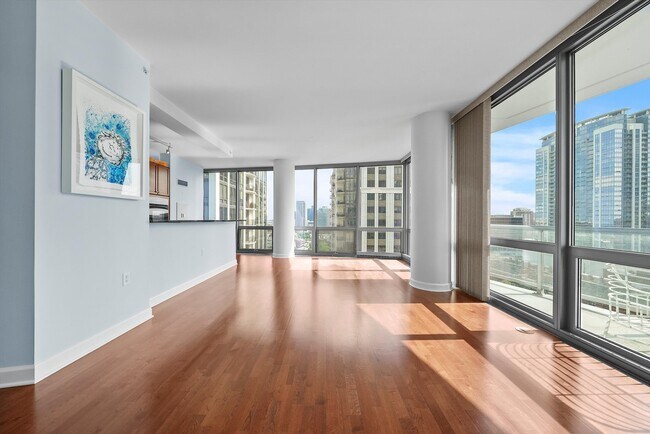 Building Photo - 1235 S Prairie Ave