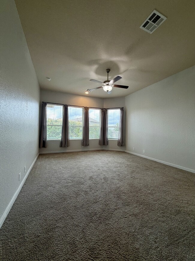 Building Photo - 646 Ridge Lawn Dr