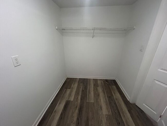 Building Photo - Two Bed/One Bath Renovated Home in Histori...