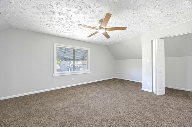 Building Photo - 3240 W 56th St