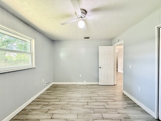 Building Photo - 1337 Eagleview Dr