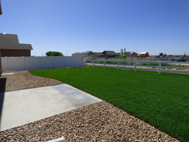 Building Photo - Two Story 3 Bed / 2.5 Bath Home in Windsor!