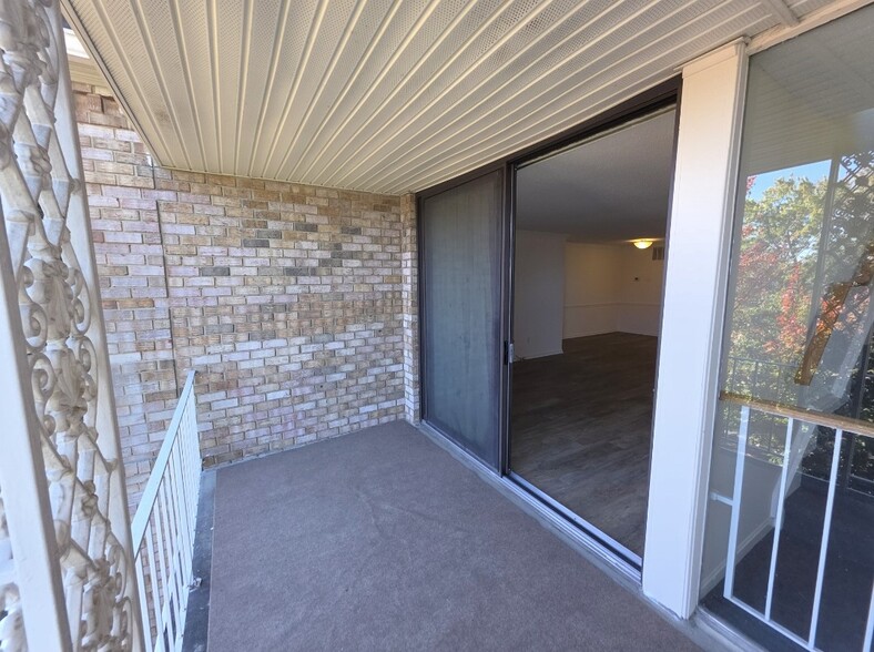 Balcony - 3115 Patrick Henry Dr