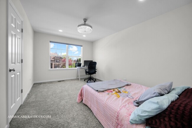 Building Photo - 12504 S Cherry Blossom Blvd