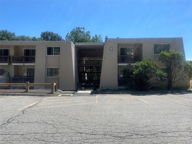 Building Photo - 311 Fox Run Ln