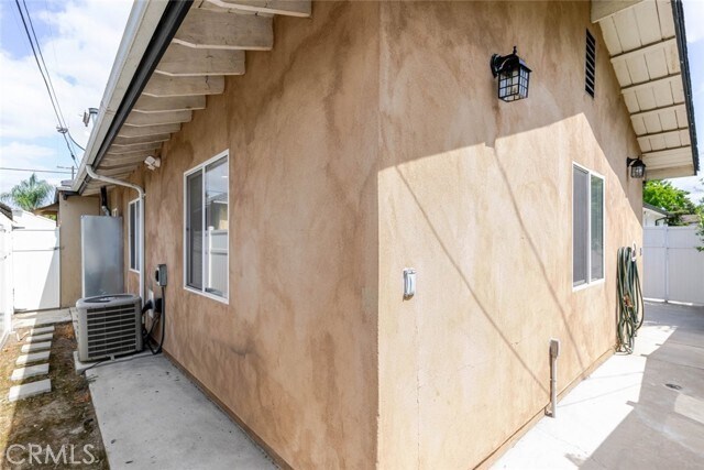 Building Photo - 7707 Teesdale Ave