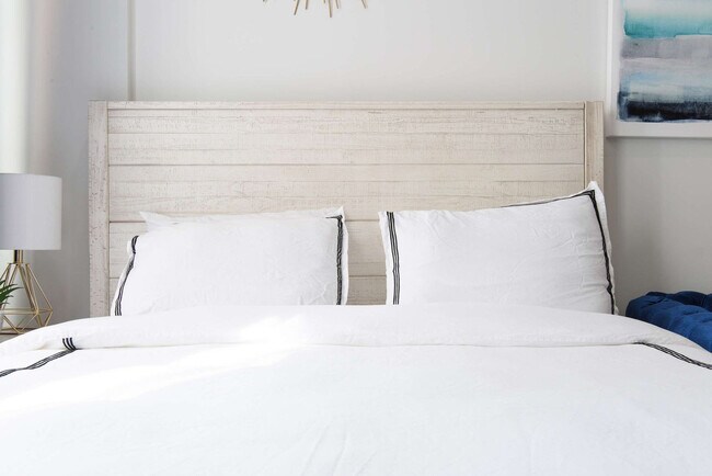 Building Photo - 240e E 75th St