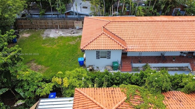 Building Photo - 2744 SW 23rd Terrace