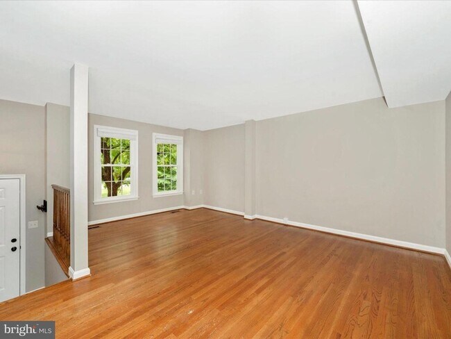 Building Photo - 112 Bracken Ct