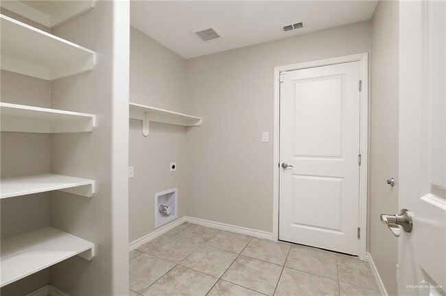 Building Photo - 5524 Xenops Ave