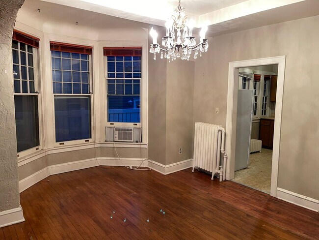 Building Photo - 116 Lexington Pkwy N